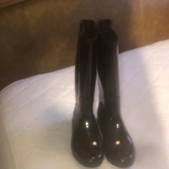 Ugg rain boots - Picture 2 of 4